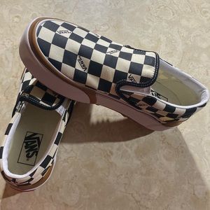 Van stacked 8.5 women new never worn